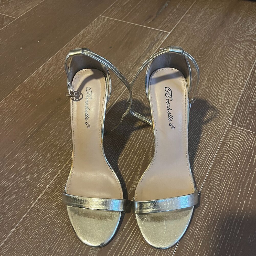 Breckelle’s metallic gold ankle strap heels